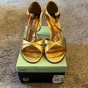 Jacqueline Ferrar Gold Heels